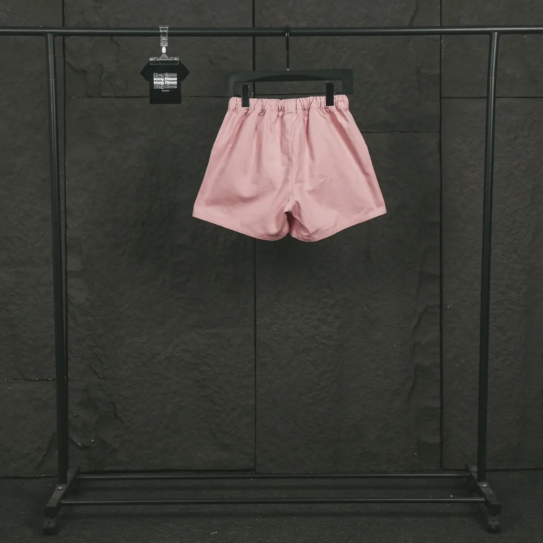 P146 Actual photo [Hot in summer] Style number: 25051# Color: Black/Navy/Khaki/Beige/Matte Pink Size: S to 100% restoration of workmanship, fake placket design with front waves, double stitched lines covering the independent waistband, 0.6 thread pressure for the whole garment ✅ - RL/women's classic drawstring cotton shorts, super long and wide-leg style, the upper body does not stick to the legs, breathable and cool, drawstring elastic waist, easy to wear and match, all shirts and short-sleeved suits are good-looking. If you like the lazy style, you must buy the refreshing commuting OOTD, practical and full, a must-have item for the summer wardrobe, clean and refreshing